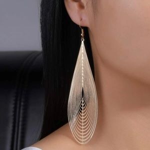Gorgeous tear drop gold earrings